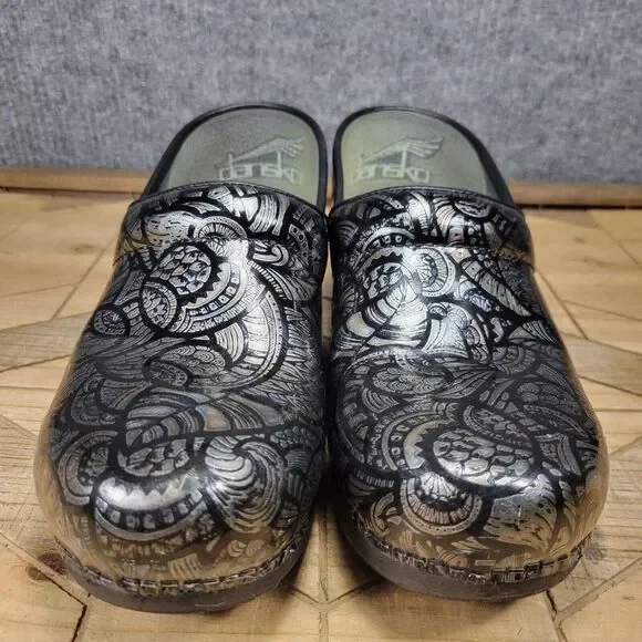 Dansko XP 2.0 Clogs Black and Silver Paisley Patent Leather Size 40 Shoe… - Picture 3 of 9